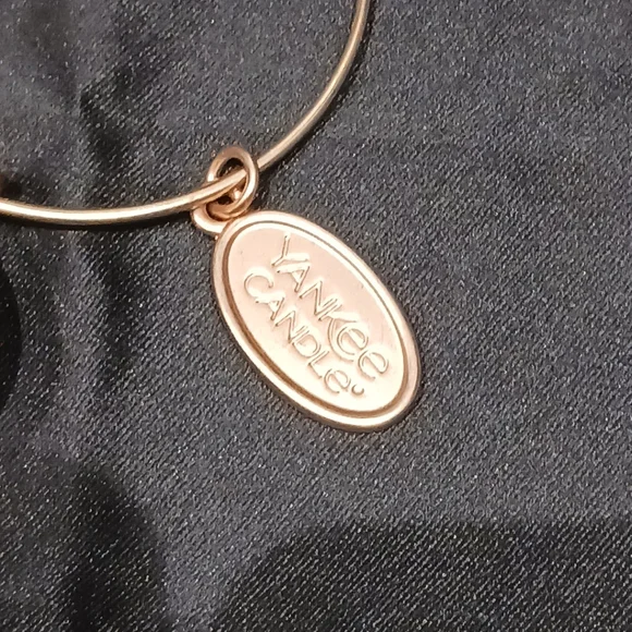 Yankee Candle Charming Scents Refillable Car Fragrance Bangle Locket Accessory. - Picture 3 of 5